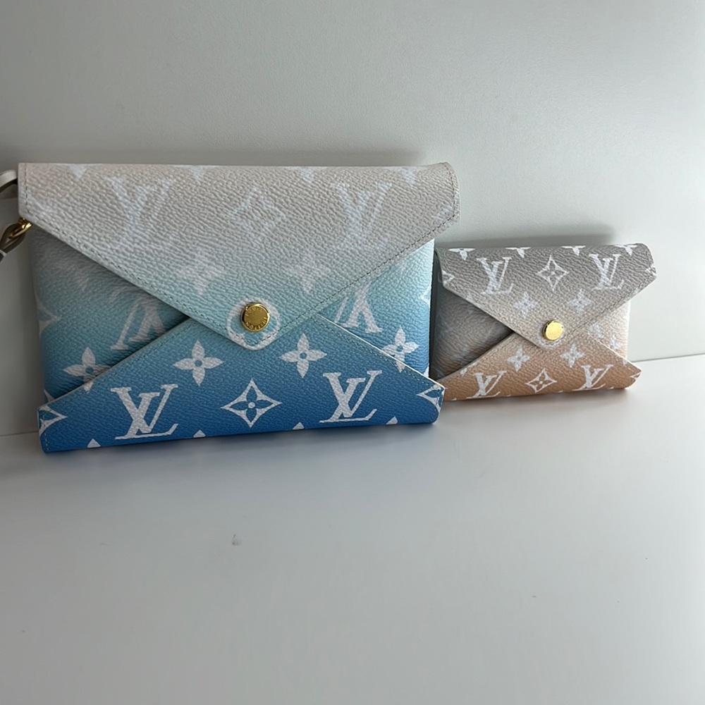 Louis Vuitton - Picture 1 of 5